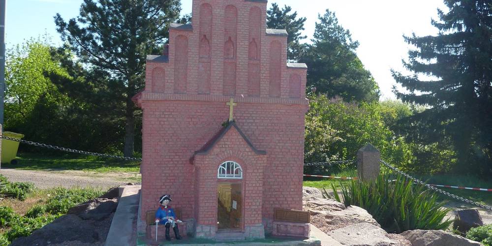 Friedrichsschwerz, Miniaturkirche